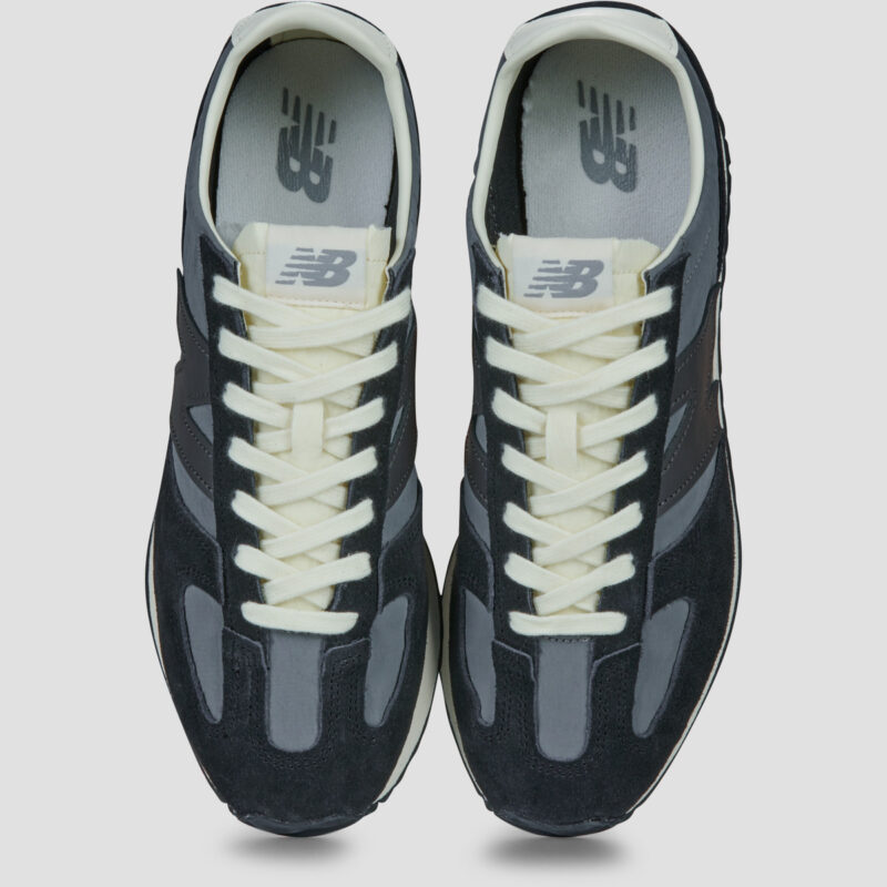 New Balance 471 Schwarze Herren-Sneaker - Gr&ouml;&szlig;e 5