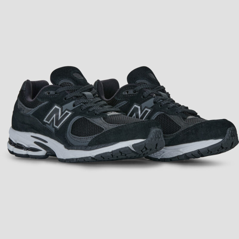 New Balance 2002 Black Women's Low-Top Sneakers - 2