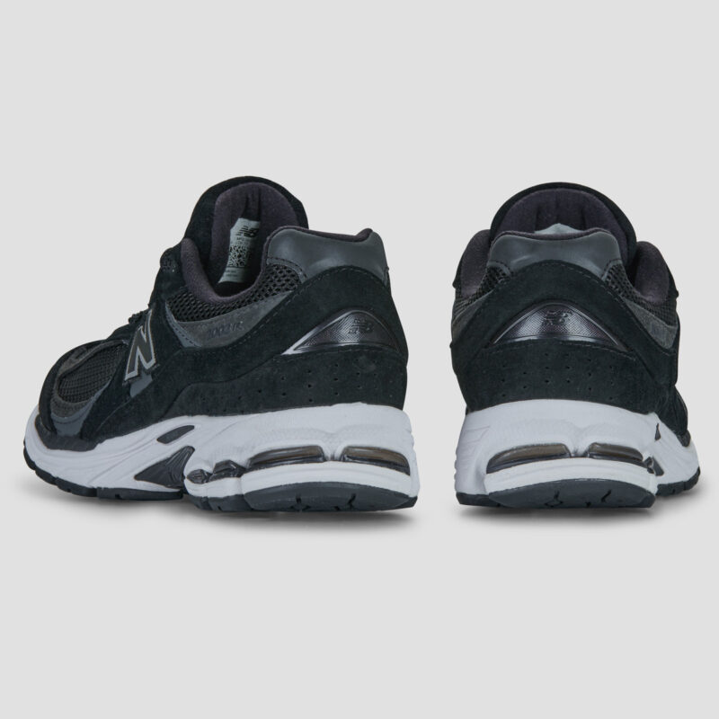 New Balance 2002 Black Women's Low-Top Sneakers - 3