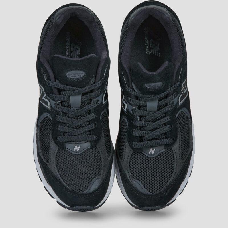 New Balance 2002 Black Women's Low-Top Sneakers - 5