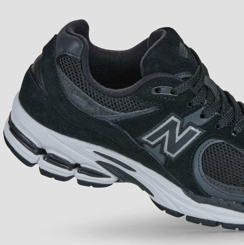 New Balance 2002 Schwarze Herren-Sneaker - Gr&ouml;&szlig;e 4