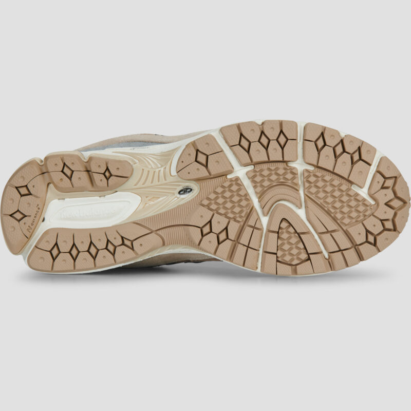 New Balance 2002 Beige Low Sneakers Women - 6