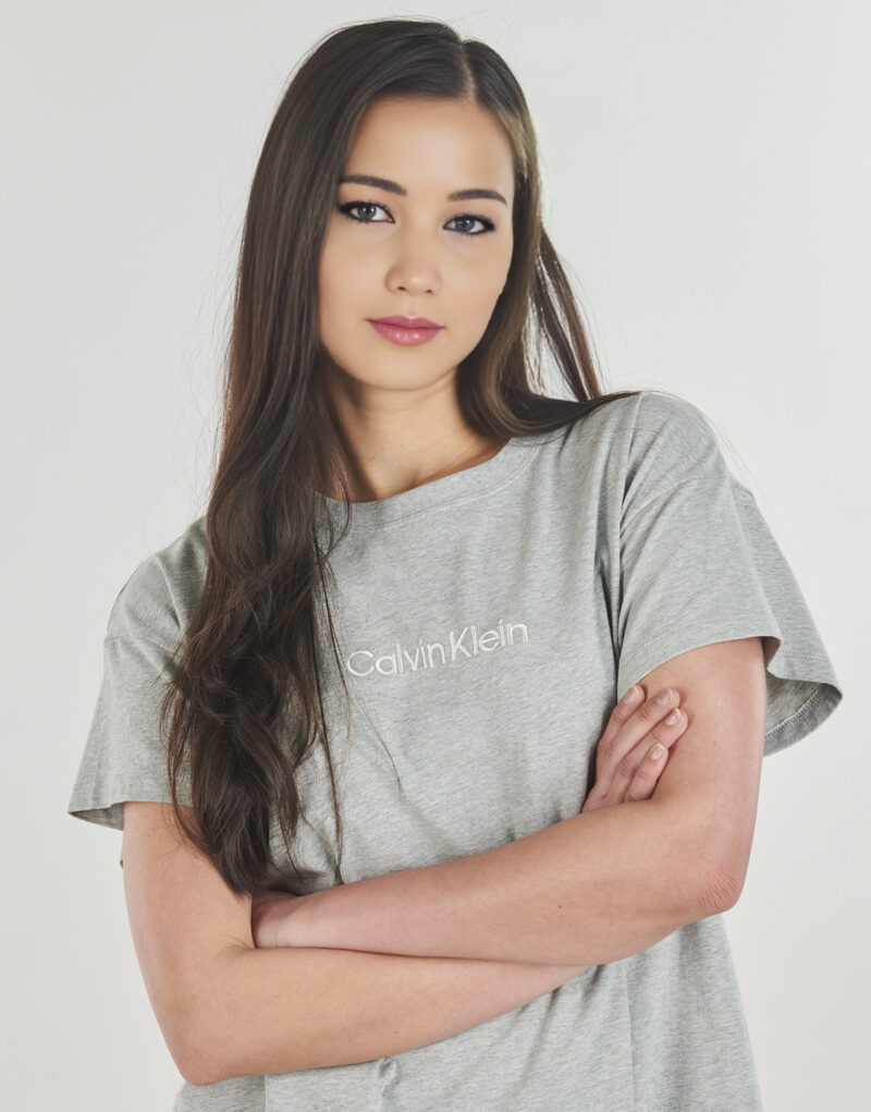 Camiseta Calvin Klein Jeans RELAXED TESE Gris Camiseta manga corta Mujer - 5