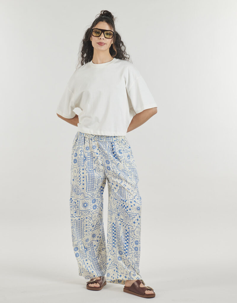 Pantalones Billabong Follow Me Printed Elst color beige para mujer, tipo b&oacute;xer/pantalones bombachos - 2
