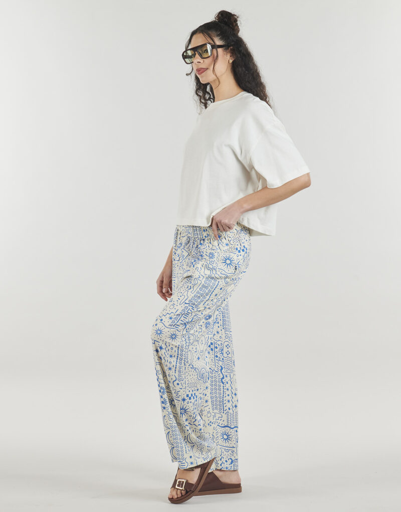 Pantalones Billabong Follow Me Printed Elst color beige para mujer, tipo b&oacute;xer/pantalones bombachos - 3