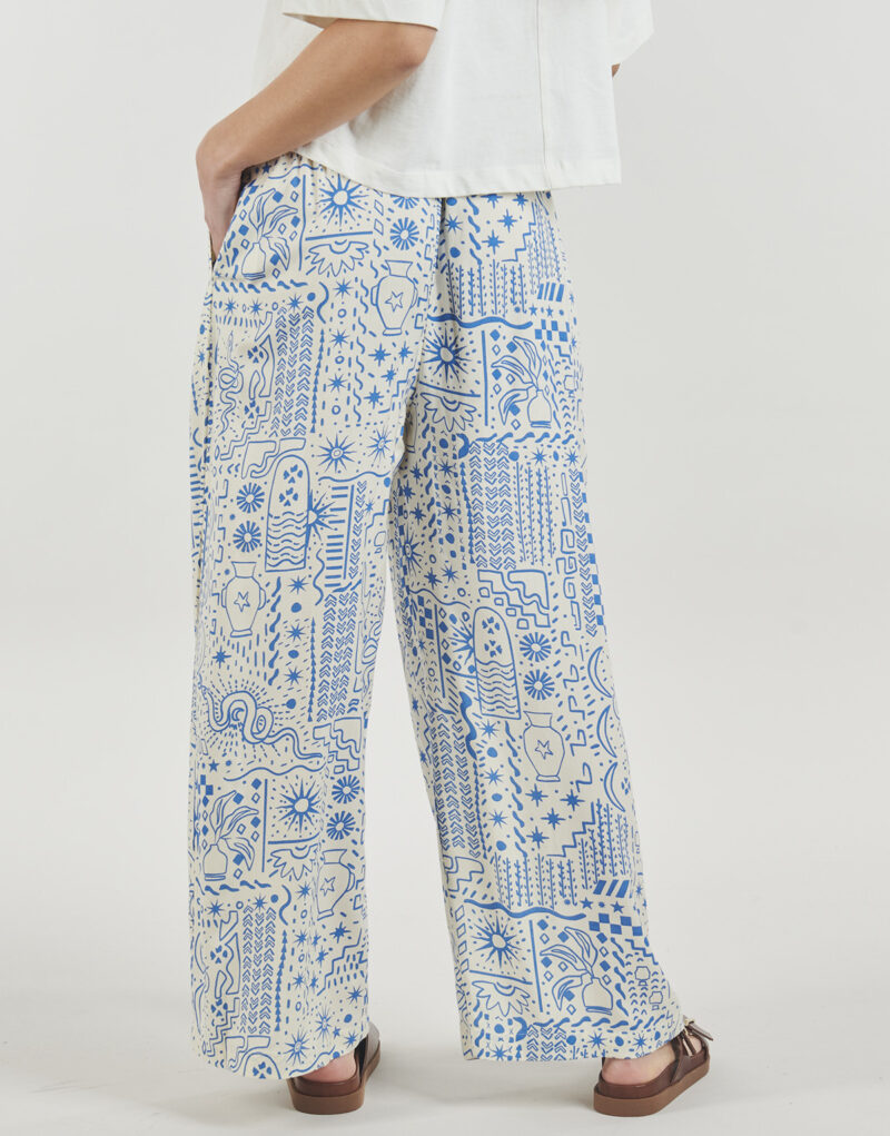 Pantalones Billabong Follow Me Printed Elst color beige para mujer, tipo b&oacute;xer/pantalones bombachos - 4