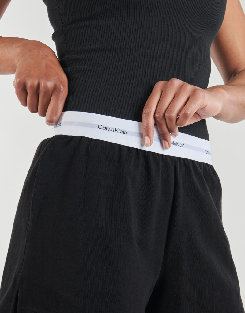 Shorts Calvin Klein Jeans Pantalones cortos negros de mujer con logo y jersey - 5