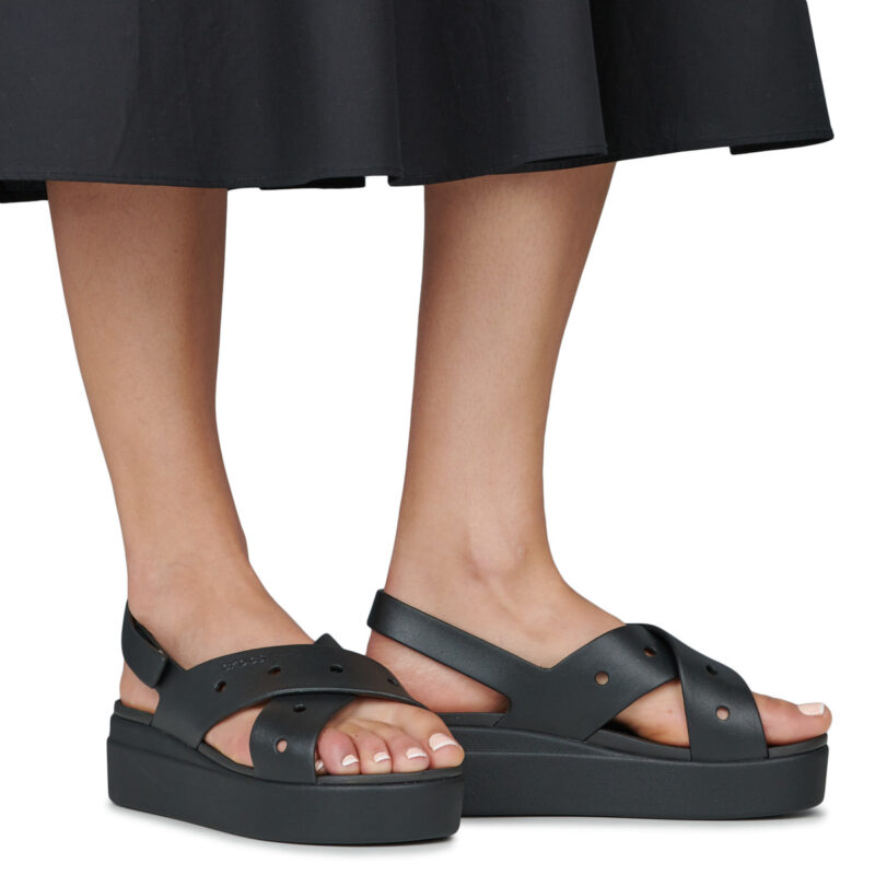 Crocs BROOKLYN 4U CROSS STRAP SANDAL Nero Sandali bassi Donna - 8