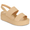 Crocs BROOKLYN LOW WEDGE Beige Sandalias planas Mujer
