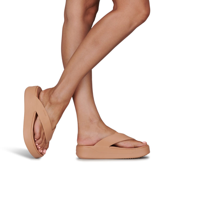 Crocs Getaway Platform Flip Marrone Infradito Donna - 8