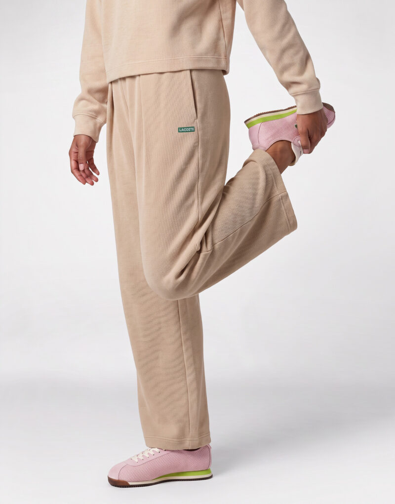 Lacoste Pantalon de surv&ecirc;tement interlock c&ocirc;tel&eacute; avec &eacute;tiquette loose fi Beige Pantalone Sportivo Donna - 3